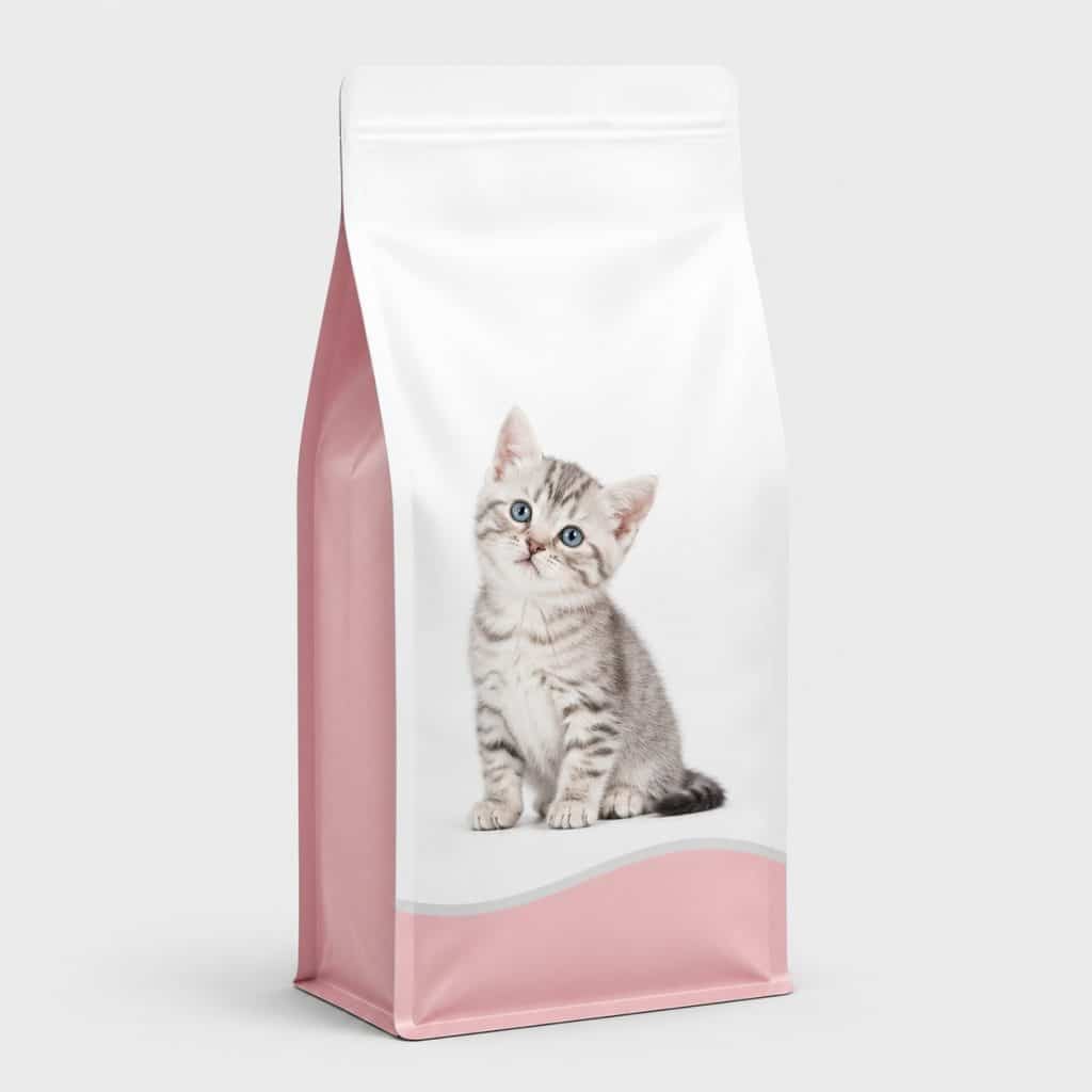 Sac de croquettes chaton sans céréales en studio
