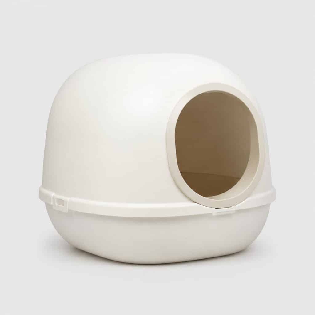 Niche en plastique pour chat, vue de face